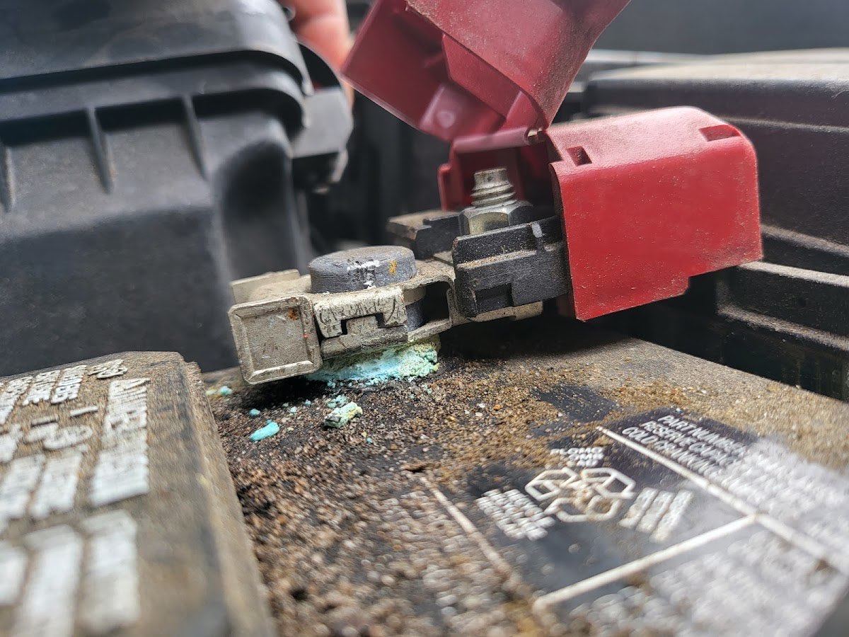 Battery terminal inspection during a mobile diagnostic